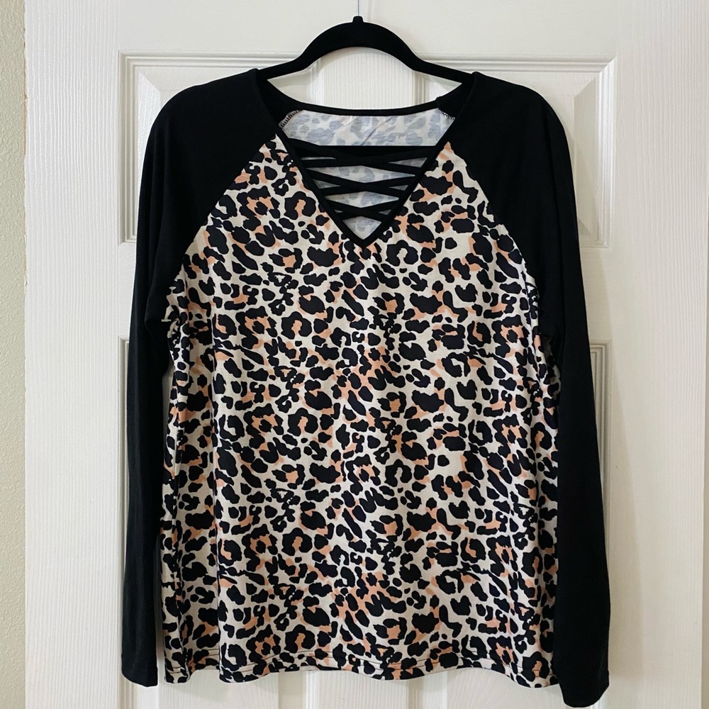 LIKE NEW! Leopard Print Baseball Tee - Picture 4 of 4
